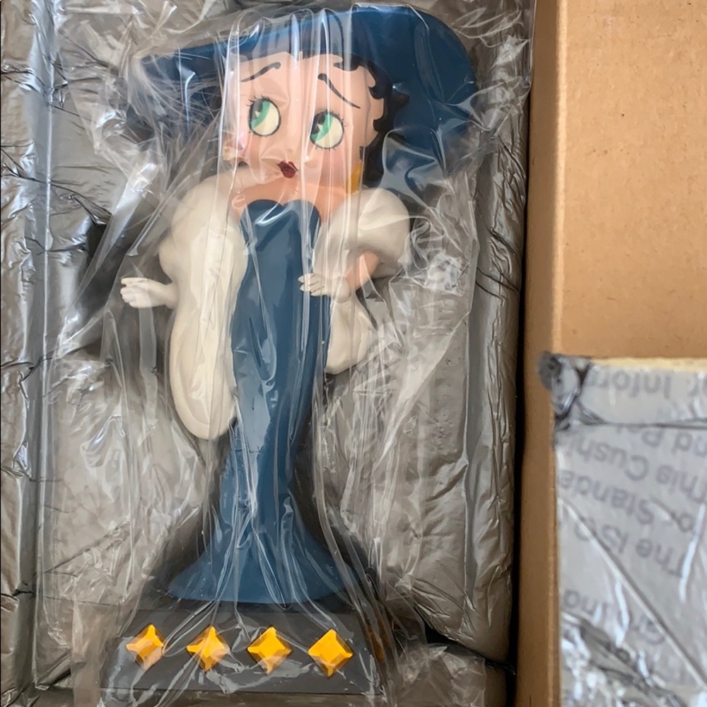 The Danbury Mint Betty Boop Figurine - Picture 2 of 8